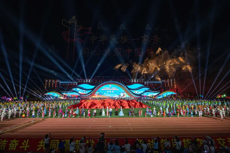 过主席台, 第五届少数, 上表演