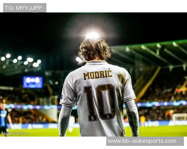 从绿茵场到岁月的痕迹 足球巨星退役后如何面对时光的苍老